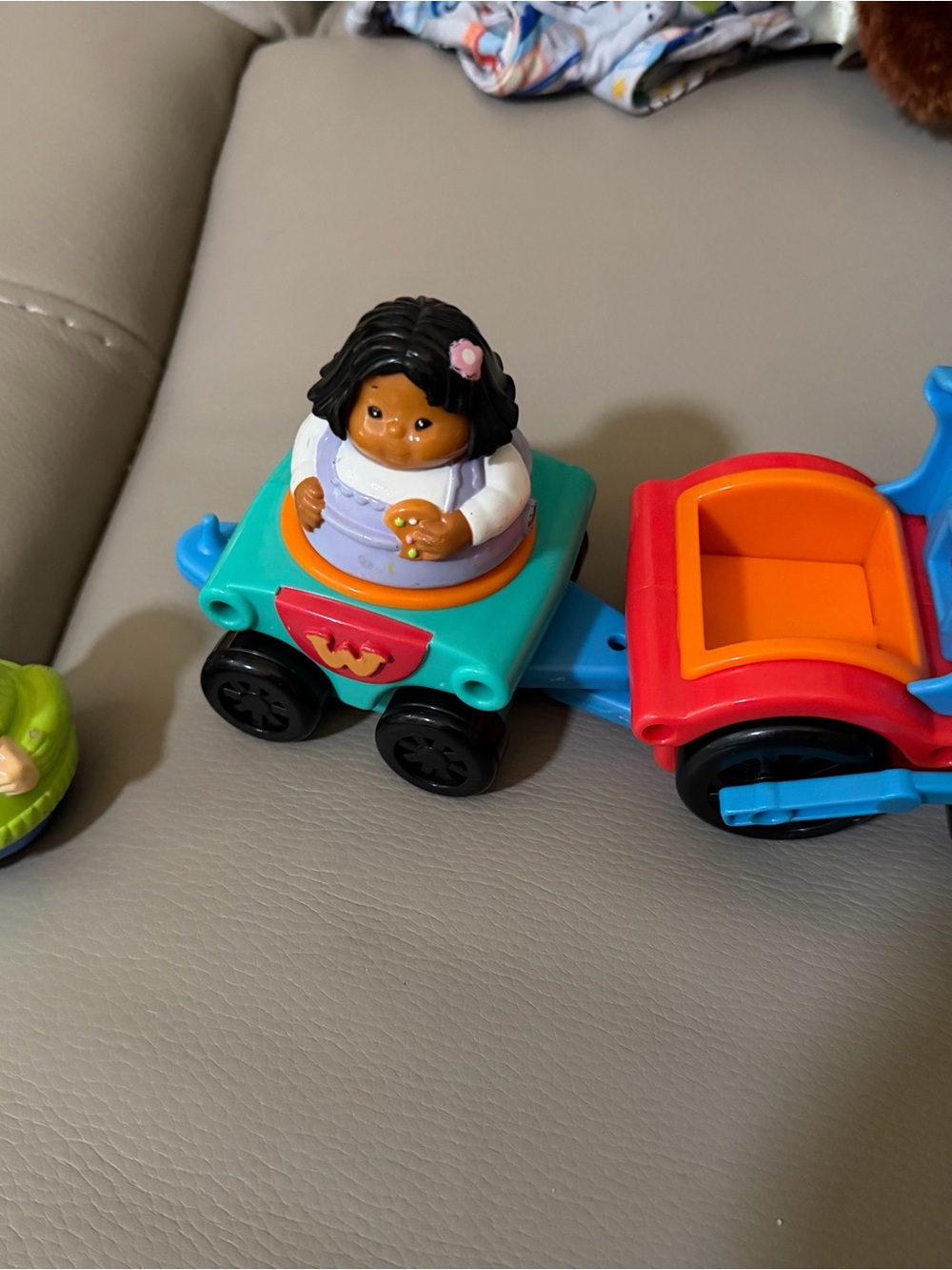 Hasbro Playskool Weeble Wobbles Train, attached train car 2 Dolls VGUC